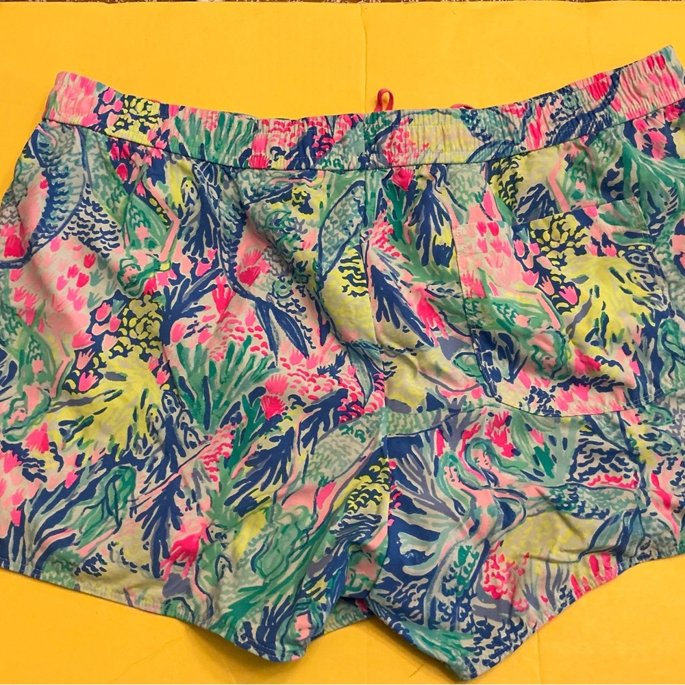 Lilly Pulitzer Luxletic Run Around Shorts sz XL Mermaid Cove - Picture 3 of 4